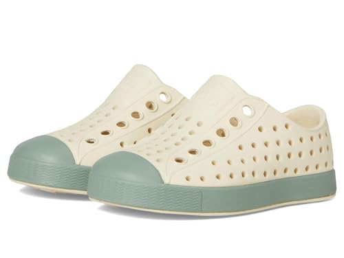 Best Slip-On Sneakers for Easy Spring Commuting (2026 Guide)