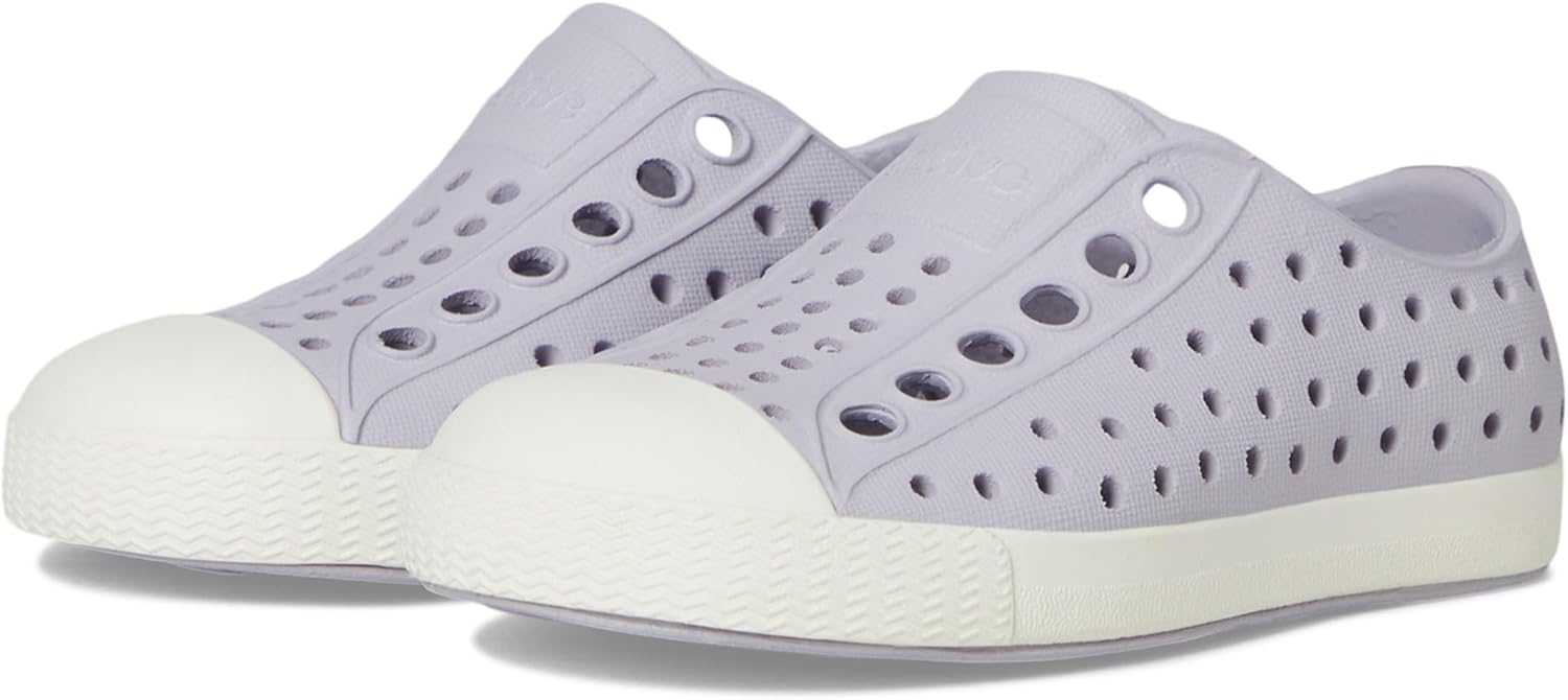 Best Waterproof Casual Shoes for Spring Commutes (2026)